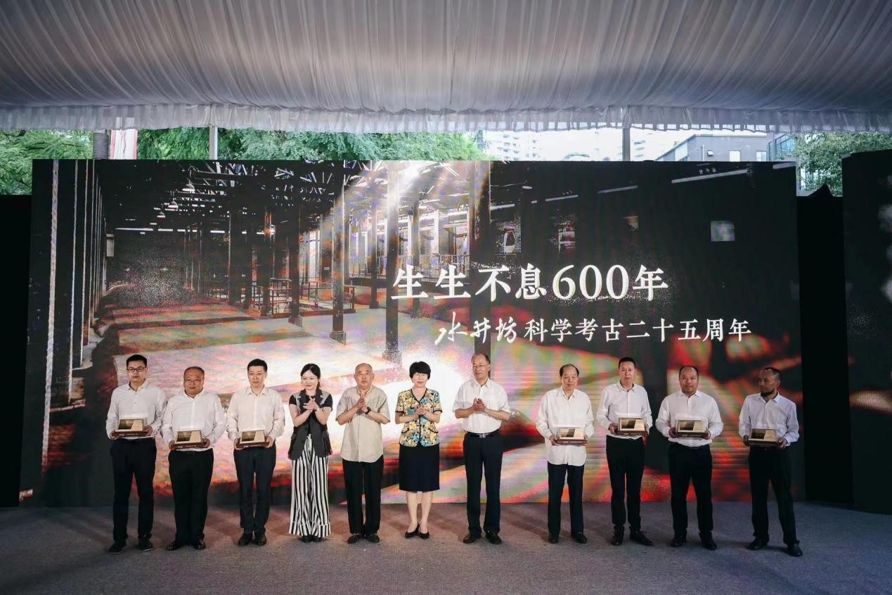 水井坊致敬古窖池发掘保护、养护酿造功勋人物将有更多举措来保护古窖池和古菌