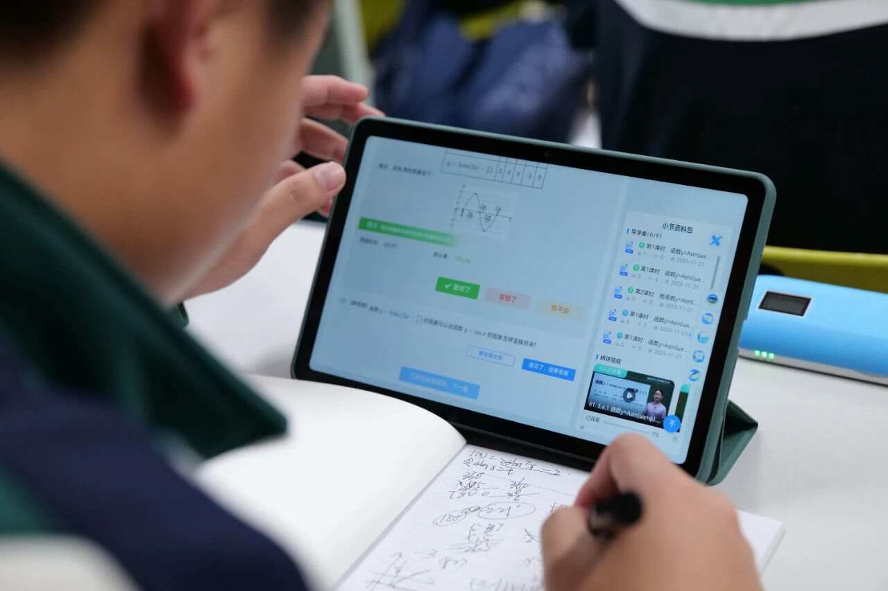 当科技遇见人文:启鸣与钟书阁八城携手,开启ai学习新场域