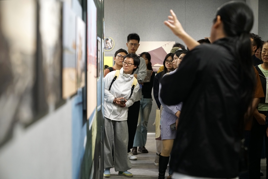 在“行行摄摄”中发现世界也发现自己,“环行地”摄影社区年展在群艺馆举办