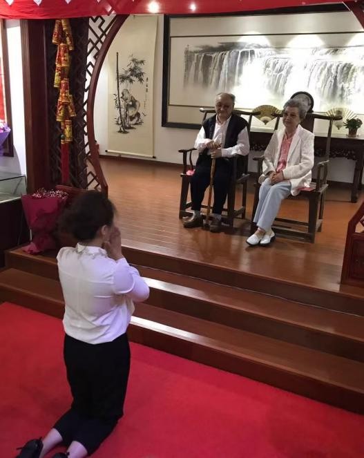 毕玺玺拜师京剧名家张南云 传统艺术薪火相传