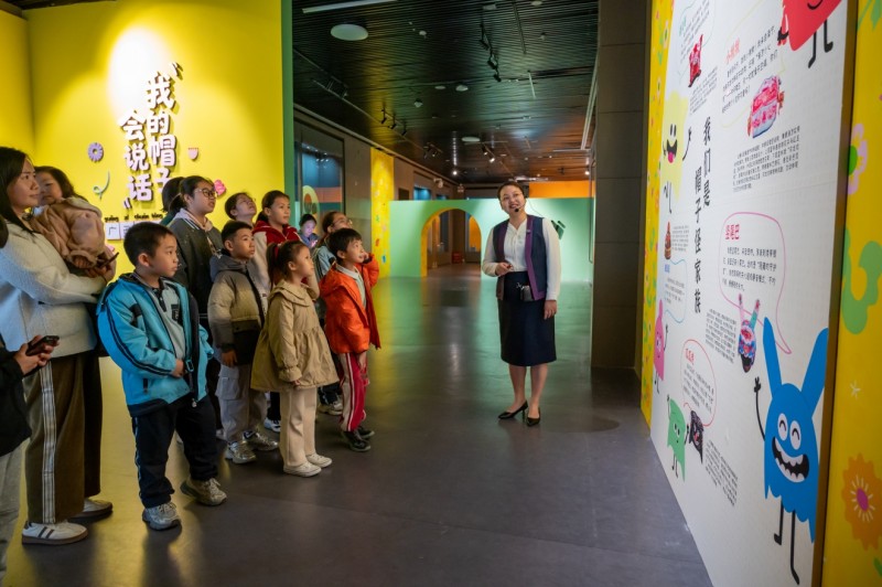 肯德基小候鸟基金十周年新春温暖行动为邕城“邕城”小候鸟送出惊喜