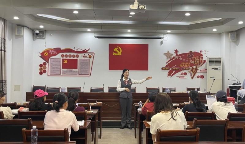中信银行广州分行走进凌塘村，筑牢洗钱安全防线